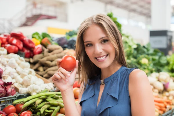 Mujer comprando frutas Fotos De Stock