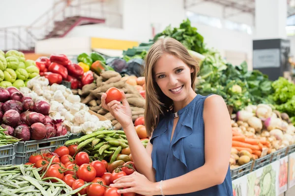 Donna shopping frutta — Foto Stock