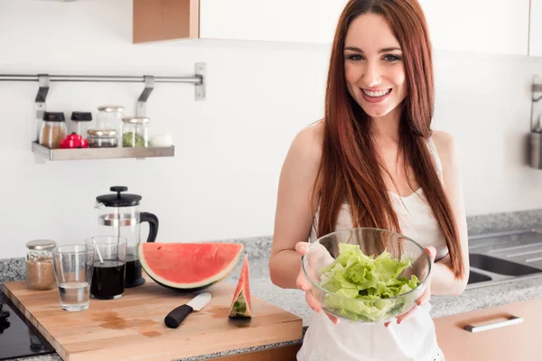 Healthy woman in Kitchen — Stock Photo, Image
