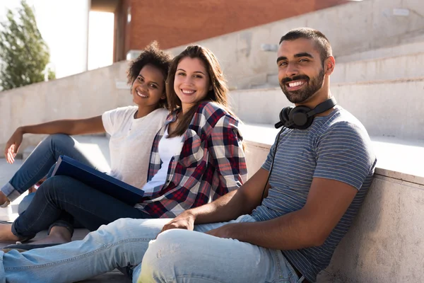 Group of students in Campus — Stock Photo, Image