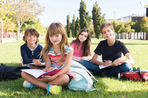 Kids in school campus — Stock Photo, Image