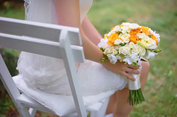 Pengantin dengan buket pengantin — Stok Foto