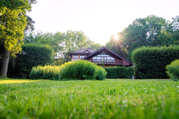 Belle maison en bois — Photo