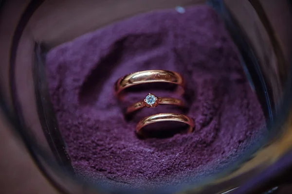 Wedding and engaged rings — Stock Photo, Image