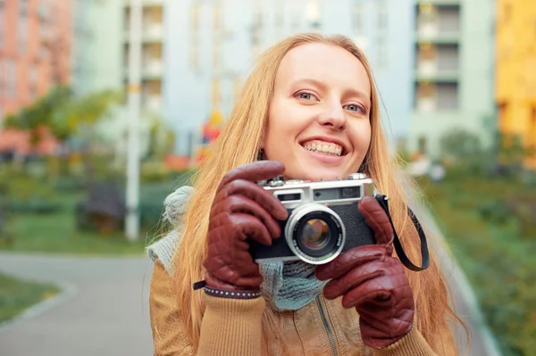 Woman with vintage camera — Stock Photo, Image