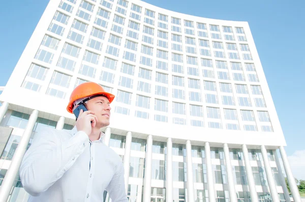 Man talking on the mobile phone — Stock Photo, Image