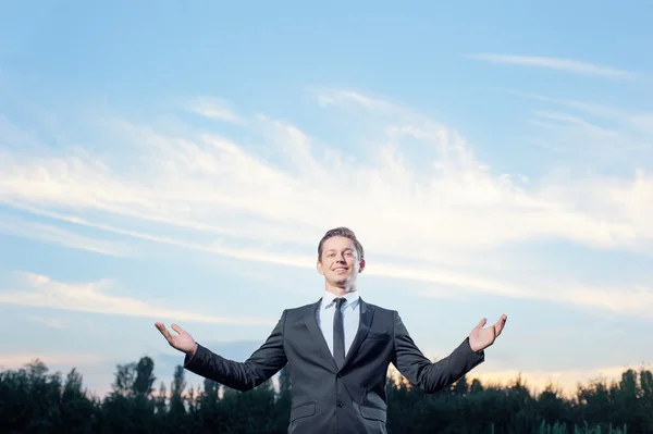 Feliz joven hombre de negocios — Foto de Stock