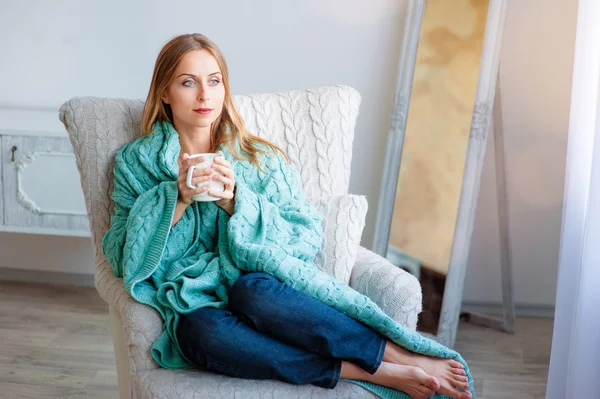 Woman with cup of tea — Stock Photo, Image