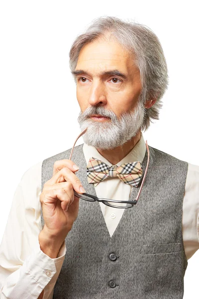 Un hombre reflexivo con barba gris — Foto de Stock