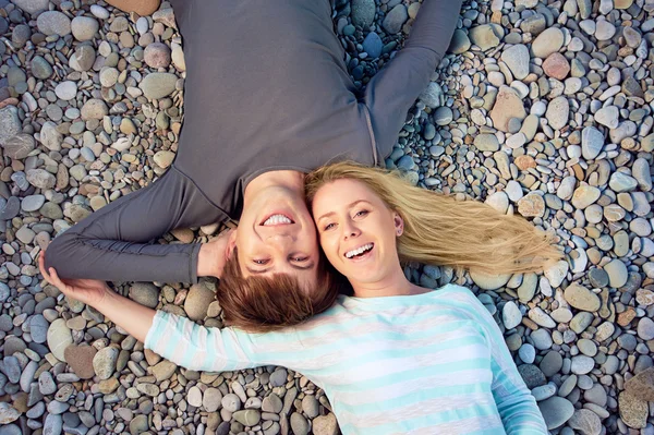 Casal apaixonado relaxante — Fotografia de Stock