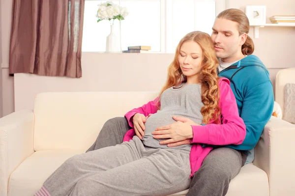 임신 한 여자와 남편 — 스톡 사진