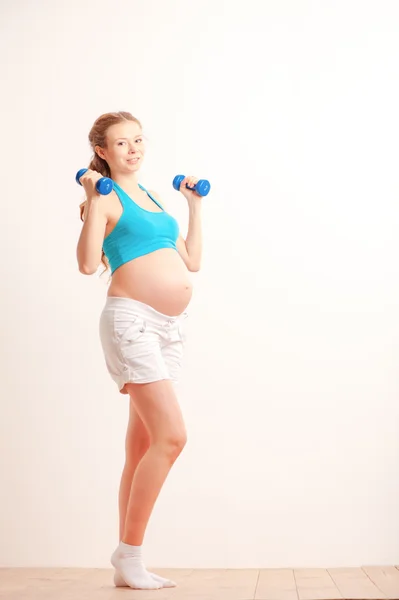 Pregnant woman exercising — Stock Photo, Image