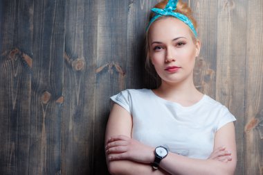 Kendine güvenen genç kadın