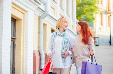 Kadın ve yetişkin kızı