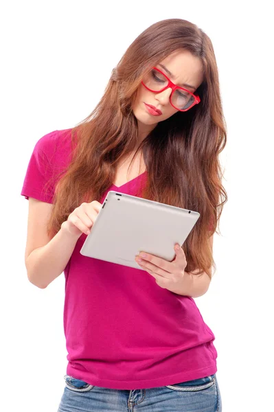 Chica trabajando en la tableta digital — Foto de Stock