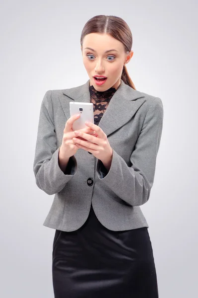 Junge Geschäftsfrau überrascht — Stockfoto