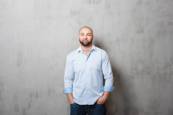 Man holding hands in pockets — Stock Photo, Image