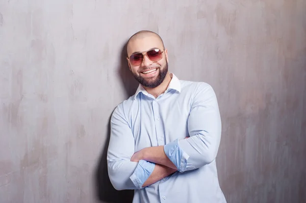 Arabische man in zonnebril — Stockfoto
