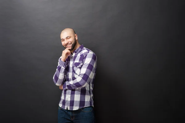 Bello uomo sorridente — Foto Stock