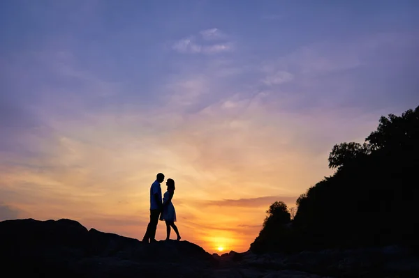 Silueta de una pareja enamorada —  Fotos de Stock