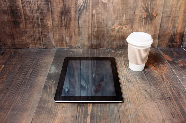 Tablet PC- en kopje koffie — Stockfoto