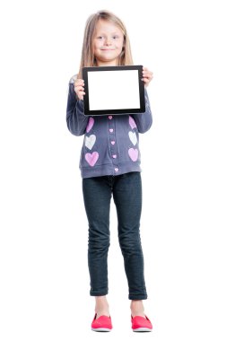 tablet bilgisayar tutan kız