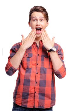 Genç adam açılmış ağzıyla hayran.