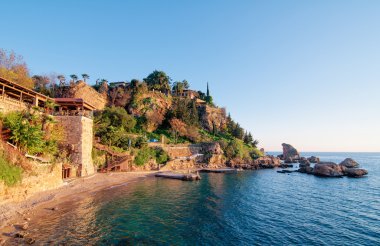 Antik Bina ile deniz manzara