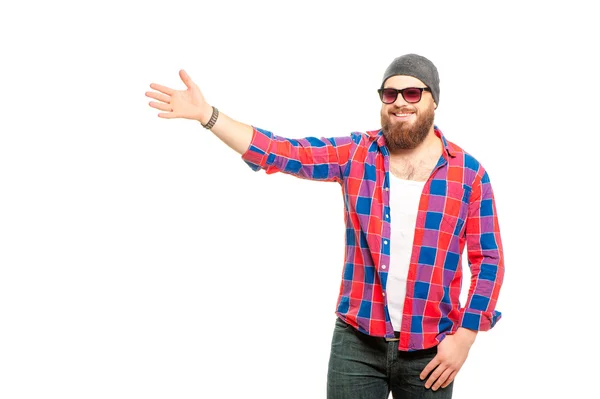 Sonriente joven barbudo con gafas de sol — Foto de Stock