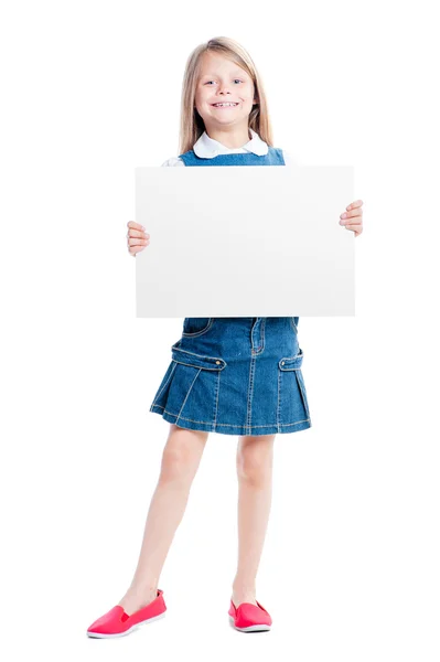 Menina bonito segurando em branco — Fotografia de Stock