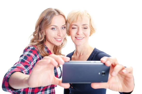 Nő és felnőtt lánya figyelembe selfie — Stock Fotó