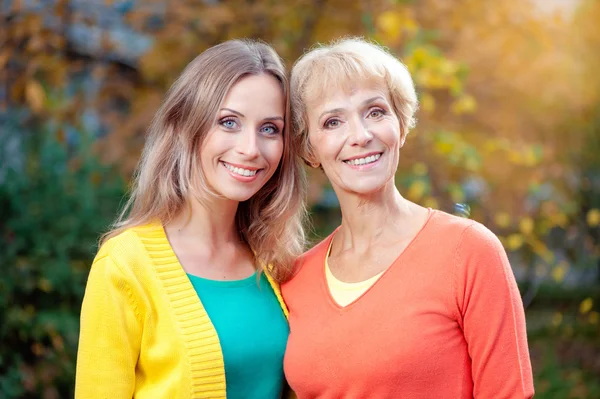 Mother And Adult Daughter — Stock Photo, Image