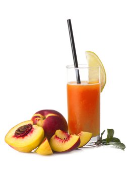 Bir bardak şeftali suyu.