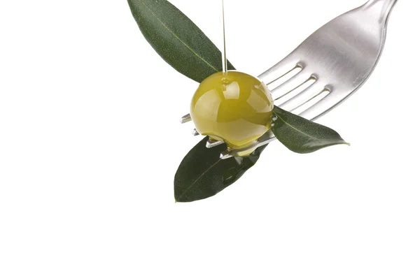 Olive med droppe olja — Stockfoto