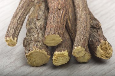 Meyan kökü kökleri yakın çekim