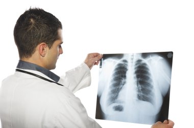 Erkek Doktor Röntgen resmi bakarak