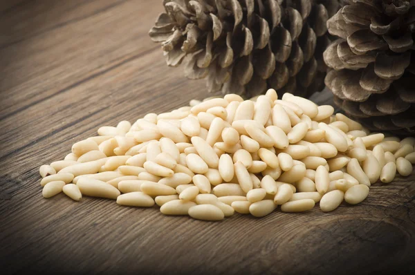 Clean pine nuts — Stock fotografie