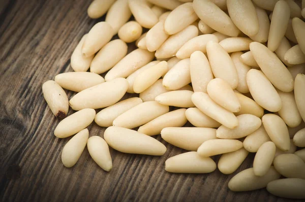 Clean pine nuts — Stock Photo, Image