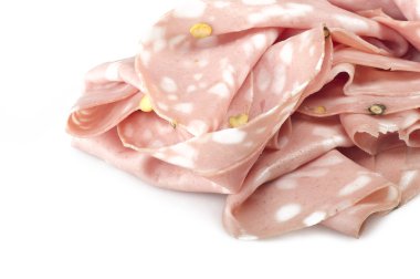 Haddelenmiş bologna dilimleri