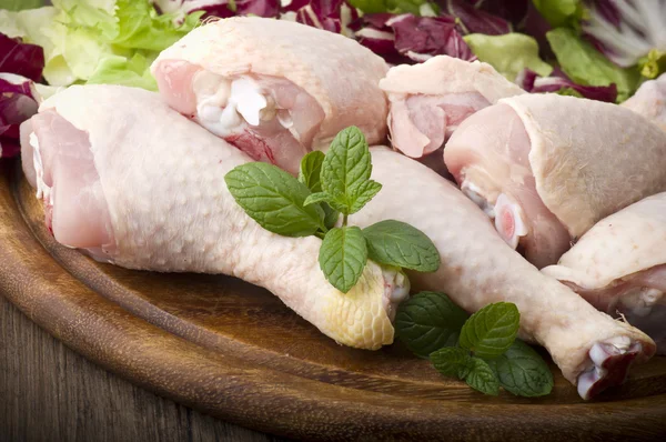 Skinless chicken thighs and legs on — Stock Photo, Image