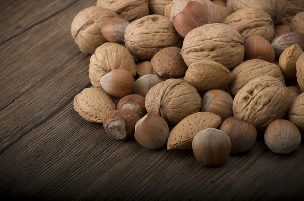 Noci e noccioli interi — Foto Stock