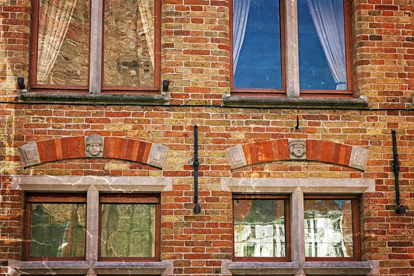 Staré Pohlednice s architektonický fasádní detail na jeden starý princip — Stock fotografie