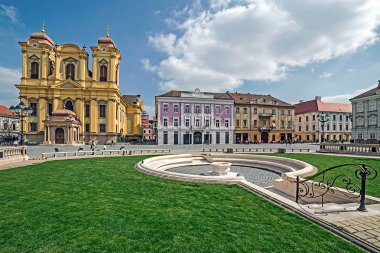 Timisoara, Romanya Birliği Meydanı'nda bir bölümünün görünümünü