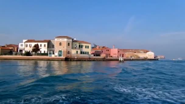 Перегляд однієї частини Венеції, човни рухається 1 — стокове відео