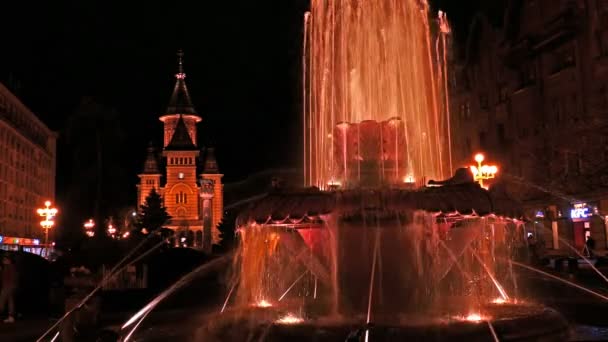 Fonte iluminada na Plaza Opera em Timisoara, Roménia 7 — Vídeo de Stock