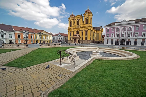 Vista de uma parte na Union Square em Timisoara, Roménia, com — Fotografia de Stock