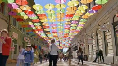 Zaman atlamalı bir Street renkli şemsiye ile dekore edilmiştir.