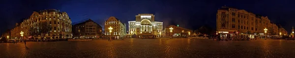 Panorama con Piazza della Vittoria a Timisoara, Romania, illuminato — Foto Stock