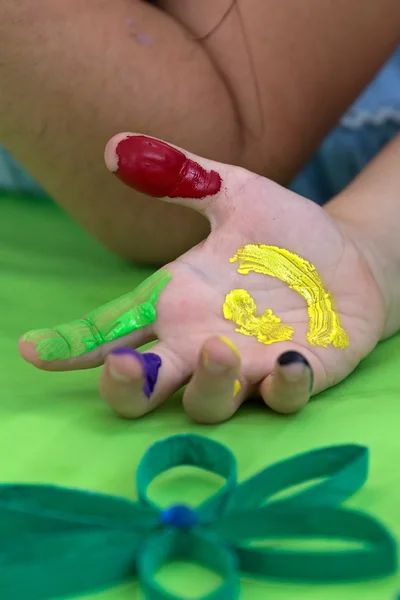 Achtergrond met kind geschilderd hand 1 — Stockfoto