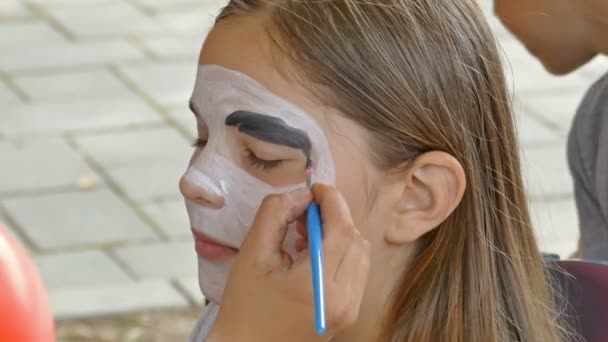 Oficina com pintura facial para crianças 3 — Vídeo de Stock